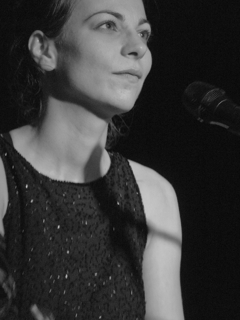 JE SUIS ARTISTE MUSICIENNE JE SUIS ARTISTE MUSICIENNE